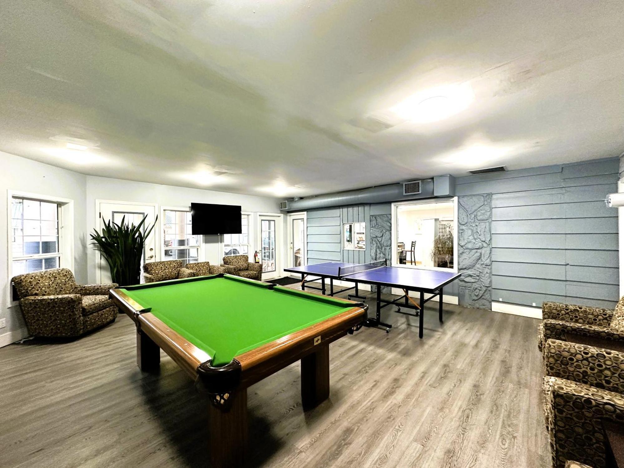 Okanagan Seasons Resort เคโลว์นา ภายนอก รูปภาพ