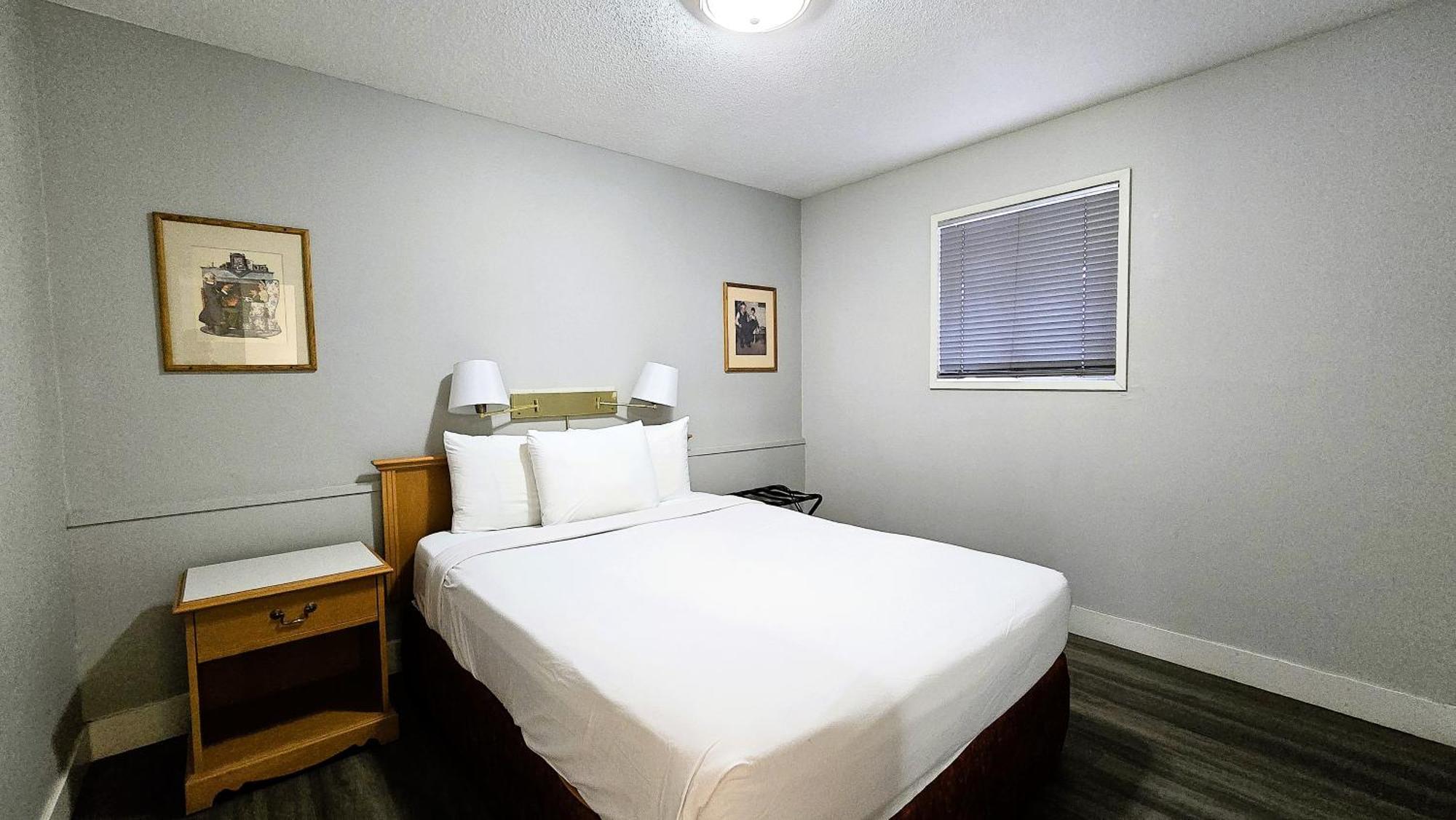 Okanagan Seasons Resort เคโลว์นา ภายนอก รูปภาพ