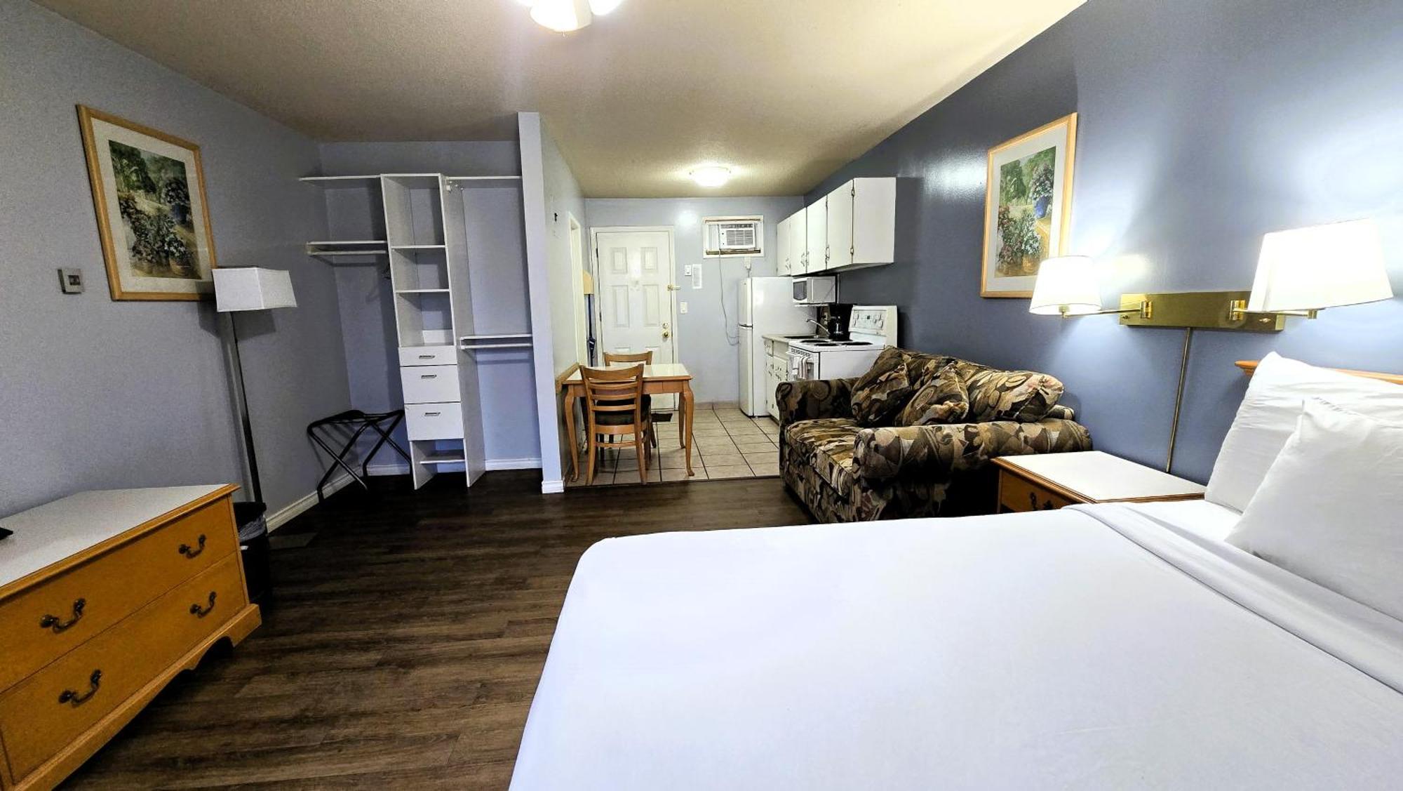 Okanagan Seasons Resort เคโลว์นา ภายนอก รูปภาพ